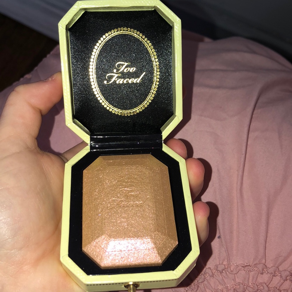 Too Faced Diamond Light highlighter